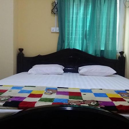 T Venus Hostel Yangon Room photo