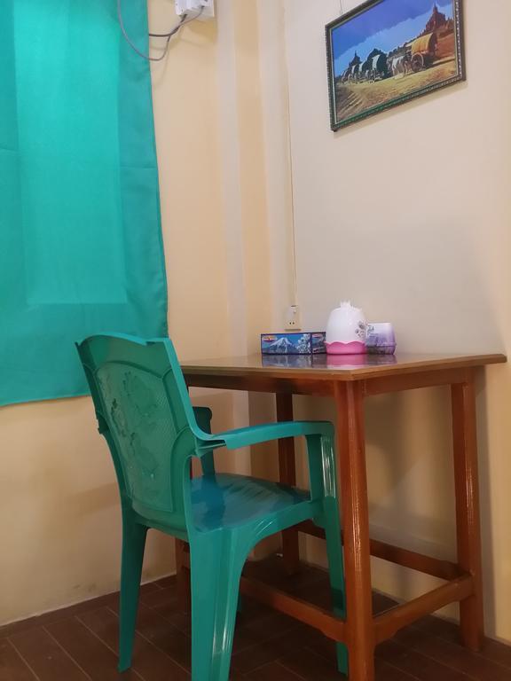 T Venus Hostel Yangon Room photo